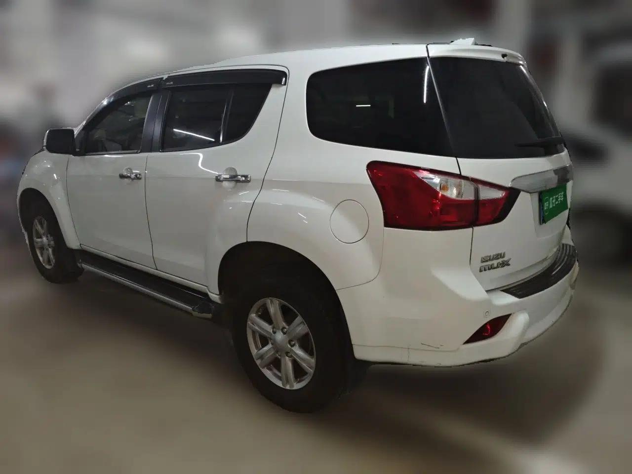 Isuzu mu-X 2017 2.5T Two-Wheel Drive Automatic Comfort Touring Version 7 Seats — миниатюра 4