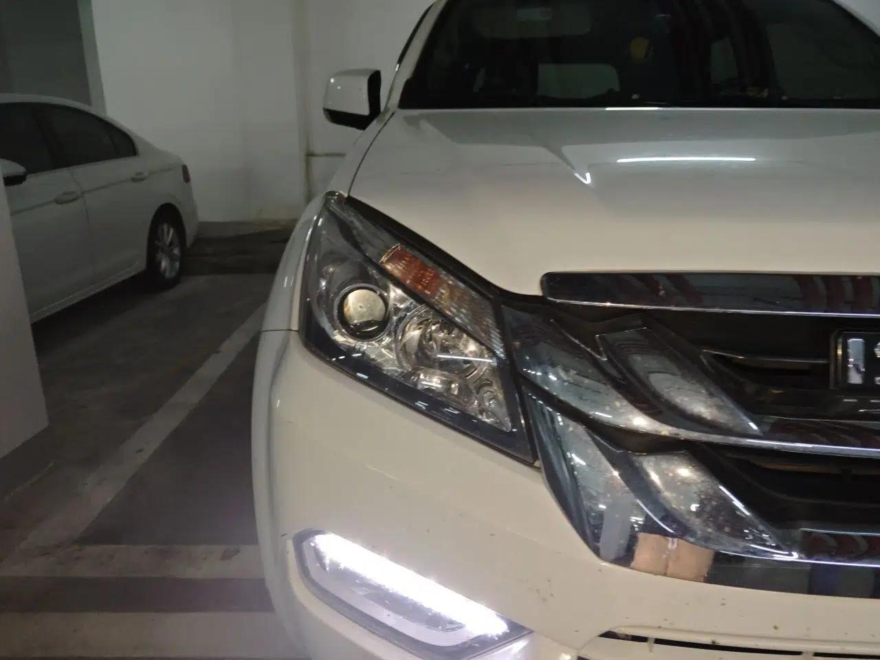 Isuzu mu-X 2017 2.5T Two-Wheel Drive Automatic Comfort Touring Version 7 Seats — миниатюра 7
