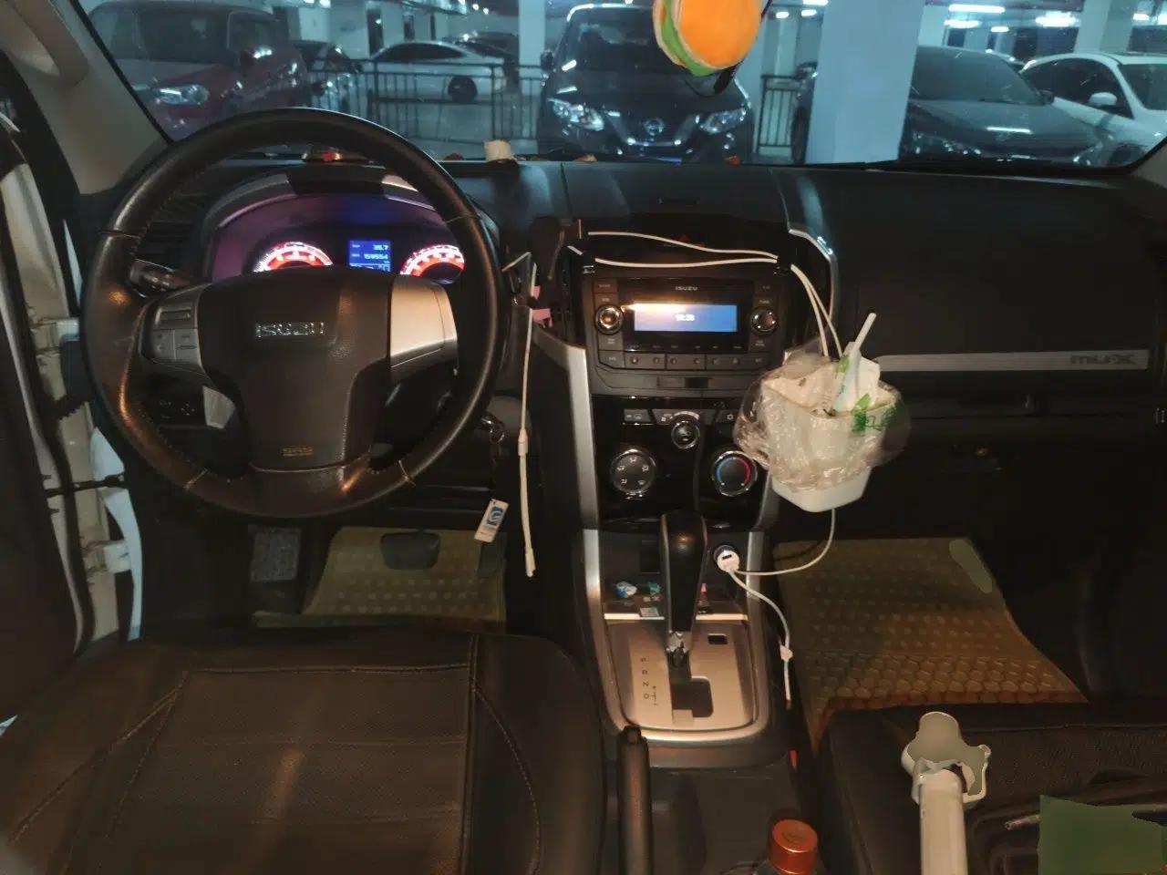 Isuzu mu-X 2017 2.5T Two-Wheel Drive Automatic Comfort Touring Version 7 Seats — миниатюра 9