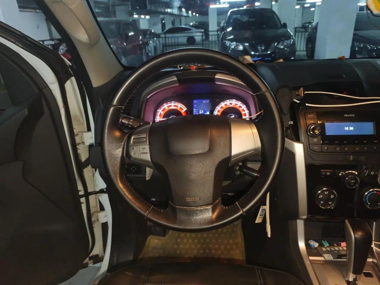 Isuzu mu-X 2017 2.5T Two-Wheel Drive Automatic Comfort Touring Version 7 Seats — миниатюра 10