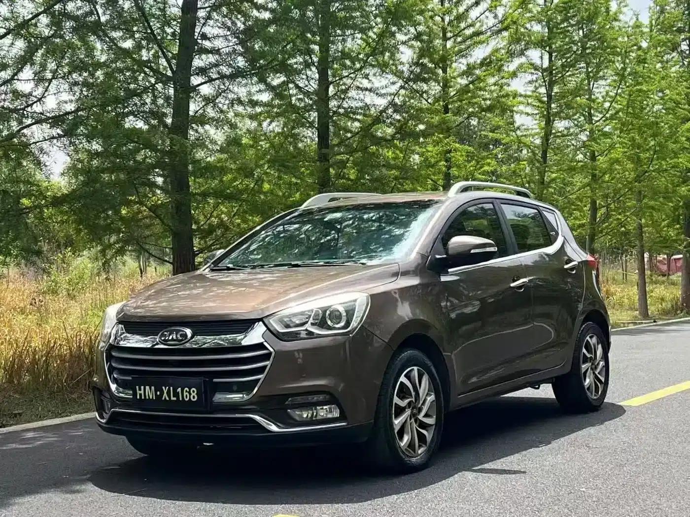 Refine S2 2017 1.5L Manual Deluxe Smart Edition — миниатюра 3