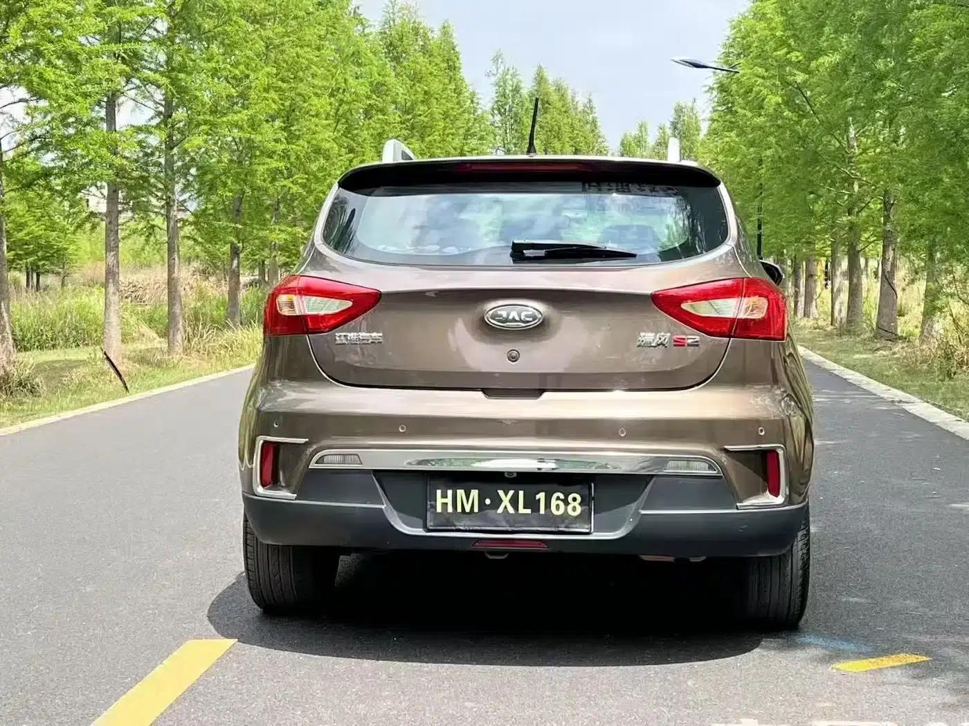 Refine S2 2017 1.5L Manual Deluxe Smart Edition — миниатюра 6