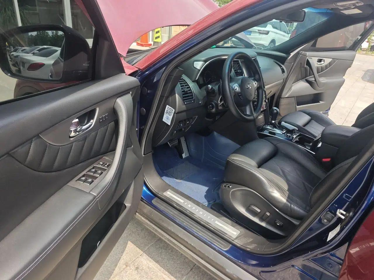 Infiniti QX70 2015 3.7L Shadow Edition — миниатюра 16