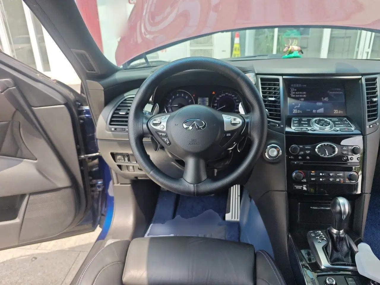 Infiniti QX70 2015 3.7L Shadow Edition — миниатюра 10