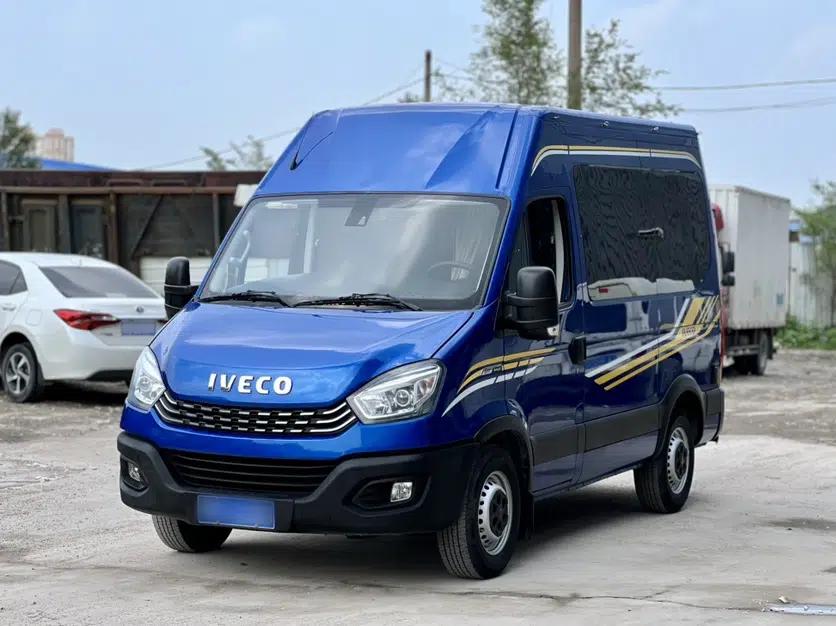 Iveco Eurocargo 2021 3.0T Automatic Chaorui Short Wheelbase High-Roof Side-Sliding Door F1C — миниатюра 1