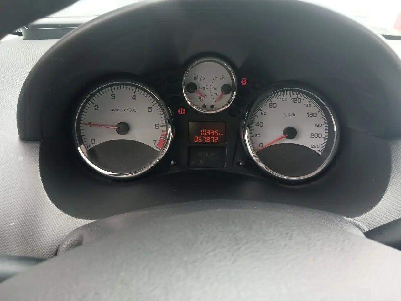 Peugeot 207 2011 Hatchback 1.4L Manual Yule Edition — миниатюра 11