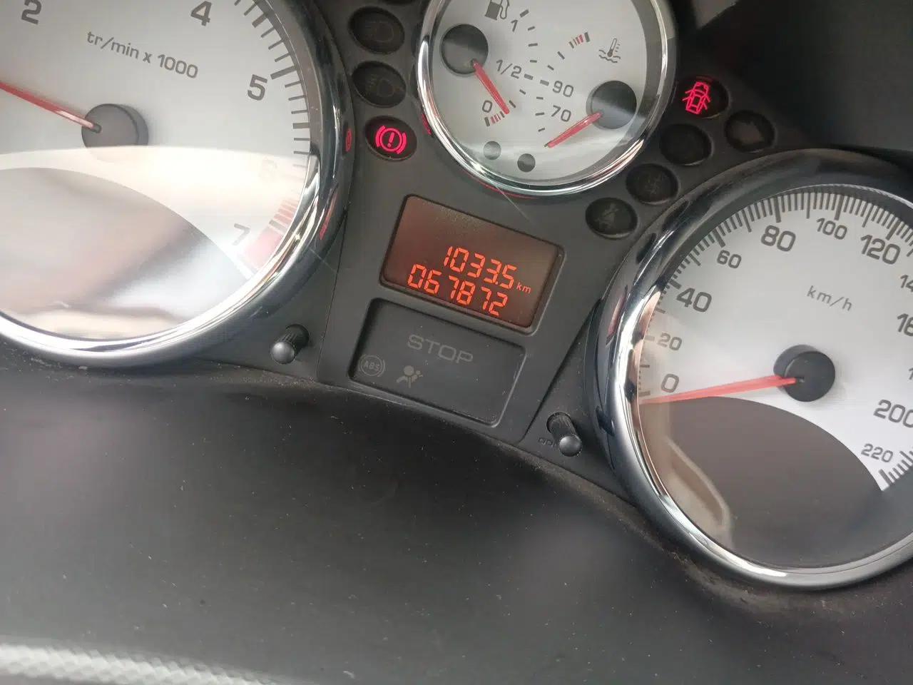 Peugeot 207 2011 Hatchback 1.4L Manual Yule Edition — миниатюра 12