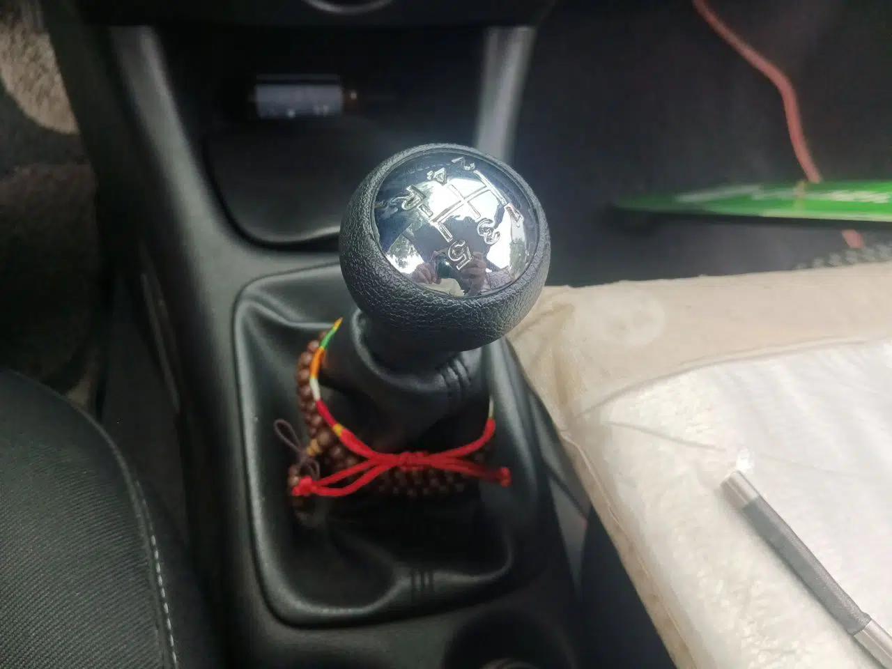 Peugeot 207 2011 Hatchback 1.4L Manual Yule Edition — миниатюра 14