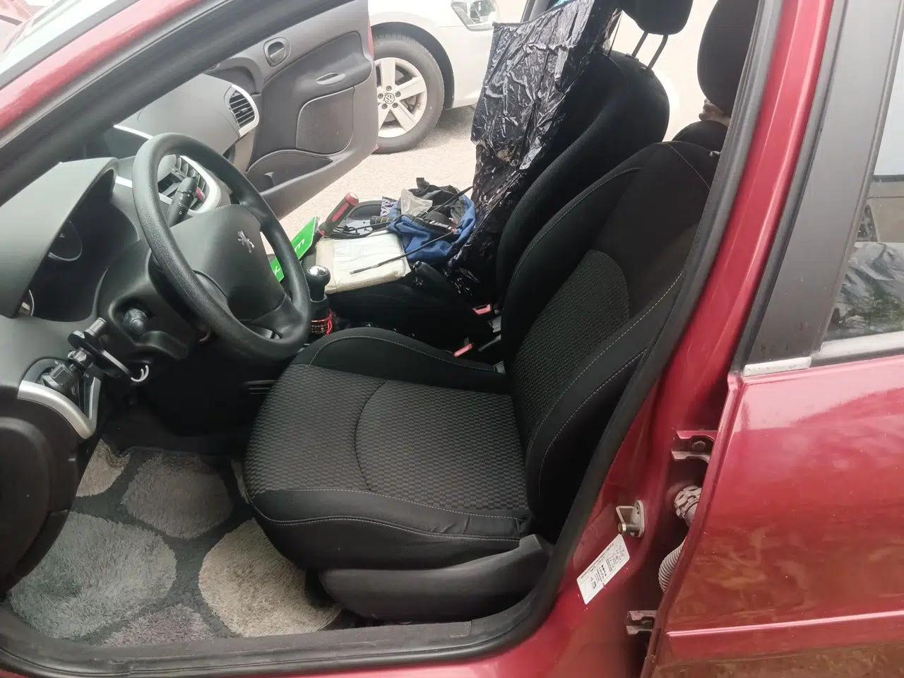 Peugeot 207 2011 Hatchback 1.4L Manual Yule Edition — миниатюра 15