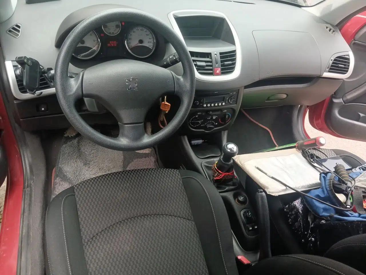 Peugeot 207 2011 Hatchback 1.4L Manual Yule Edition — миниатюра 9