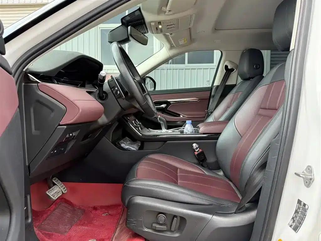 Range Rover Evoque Hybrid 2022 Model P300e Plug-in Electric Hybrid — миниатюра 4
