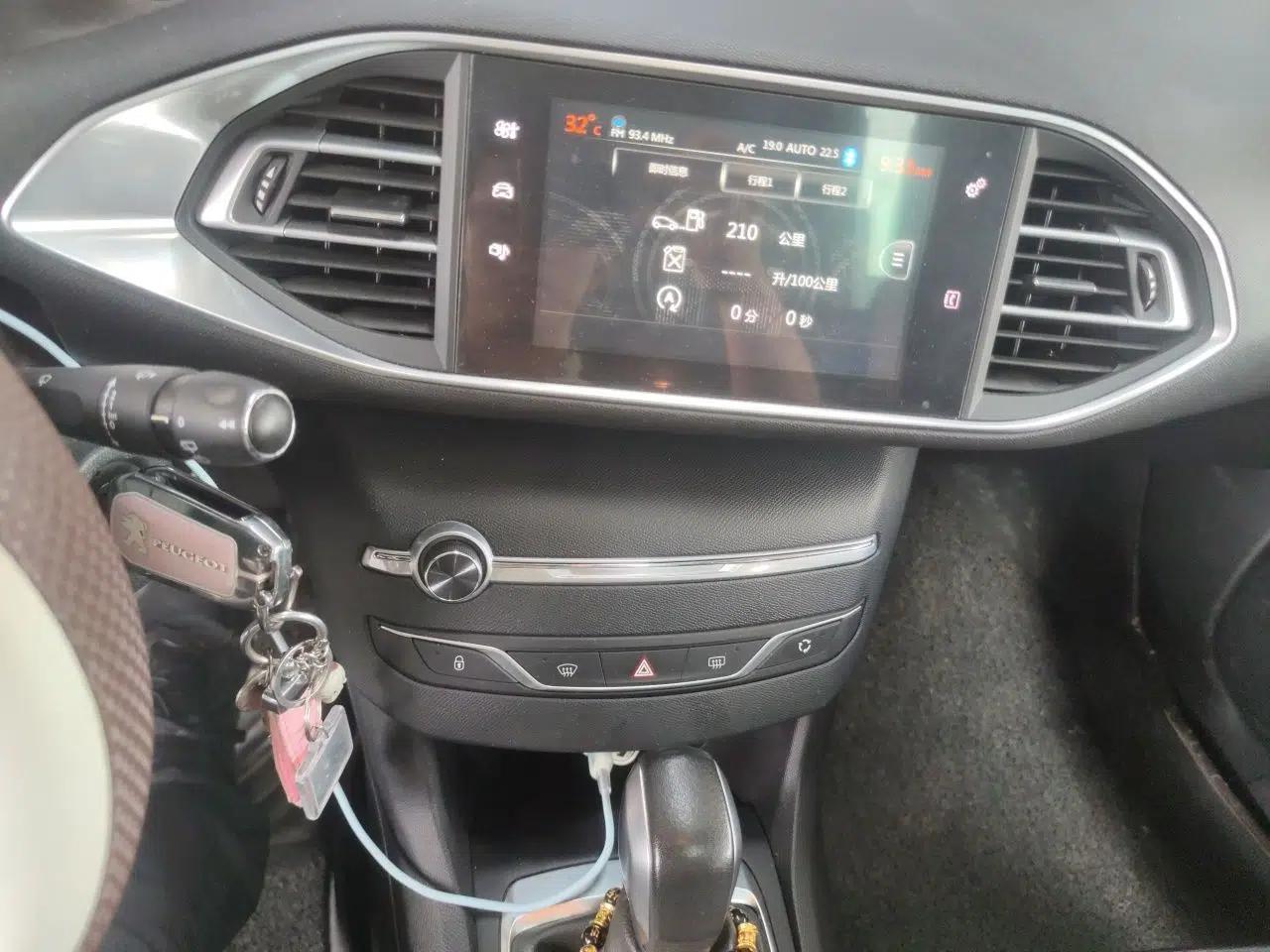 Peugeot 308S 2015 1.2T Automatic Jingchi Edition — миниатюра 13