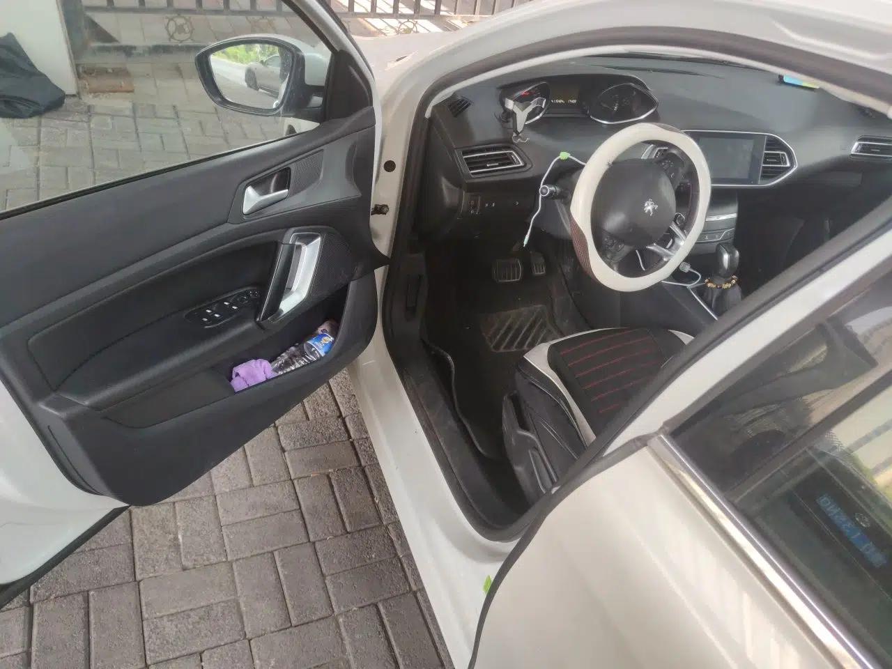 Peugeot 308S 2015 1.2T Automatic Jingchi Edition — миниатюра 16