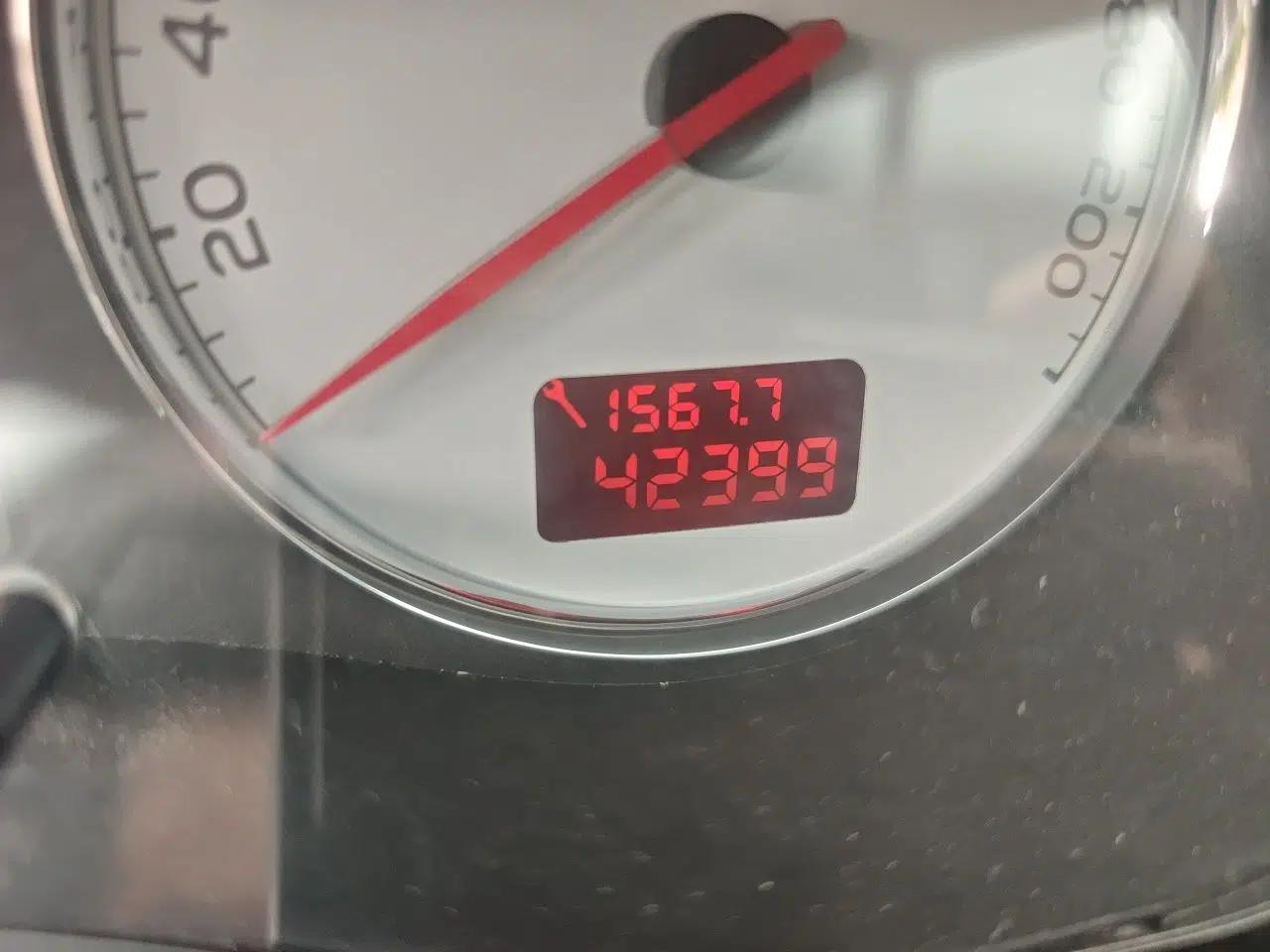 Peugeot 307 2010 Hatchback 1.6L Automatic Comfort Edition — миниатюра 12