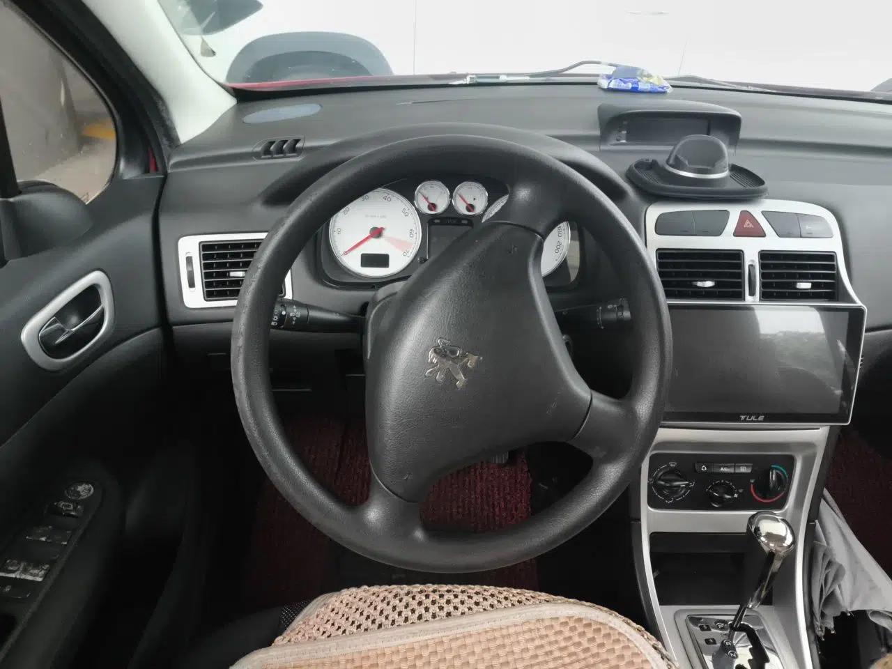 Peugeot 307 2010 Sedan 1.6L Automatic Luxury Edition — миниатюра 10
