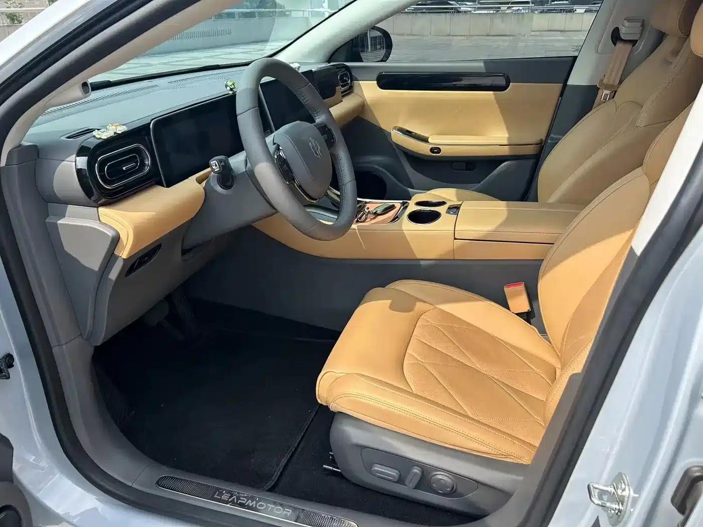 Leapmotor C01 2024 Range Extended 316 Premium Edition — миниатюра 7