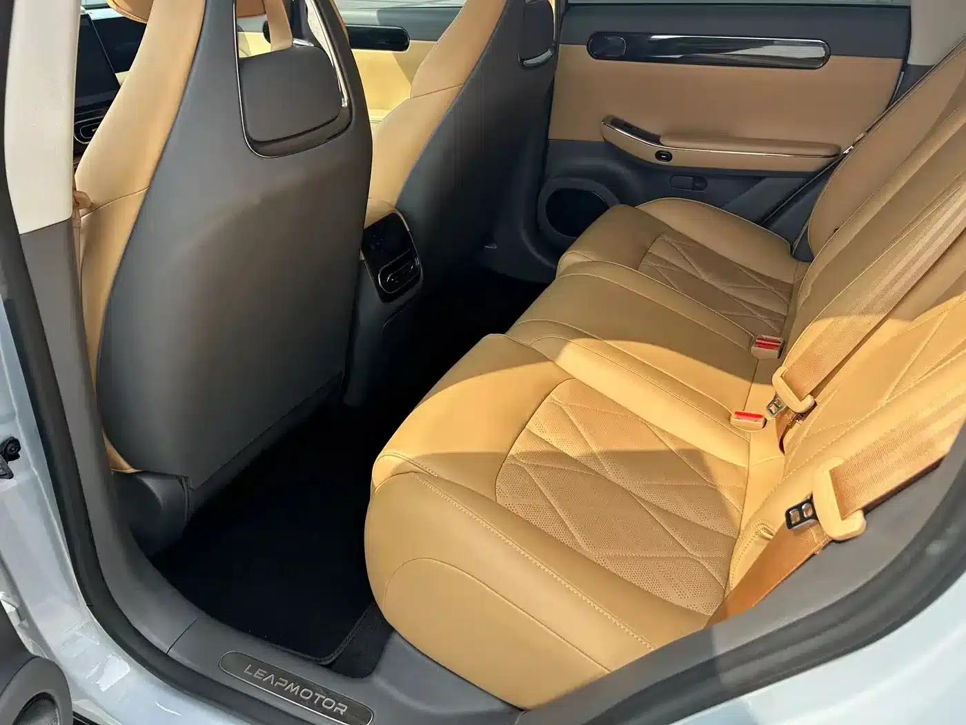 Leapmotor C01 2024 Range Extended 316 Premium Edition — миниатюра 9
