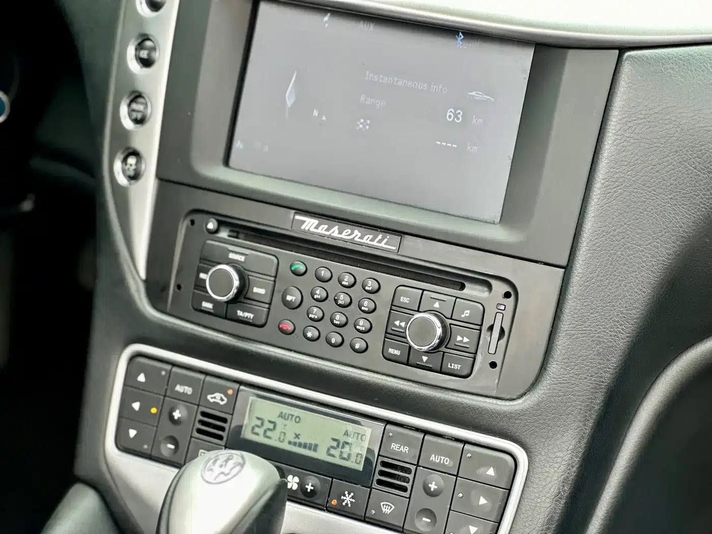 2012 GranCabrio 4.7L Sport — миниатюра 12