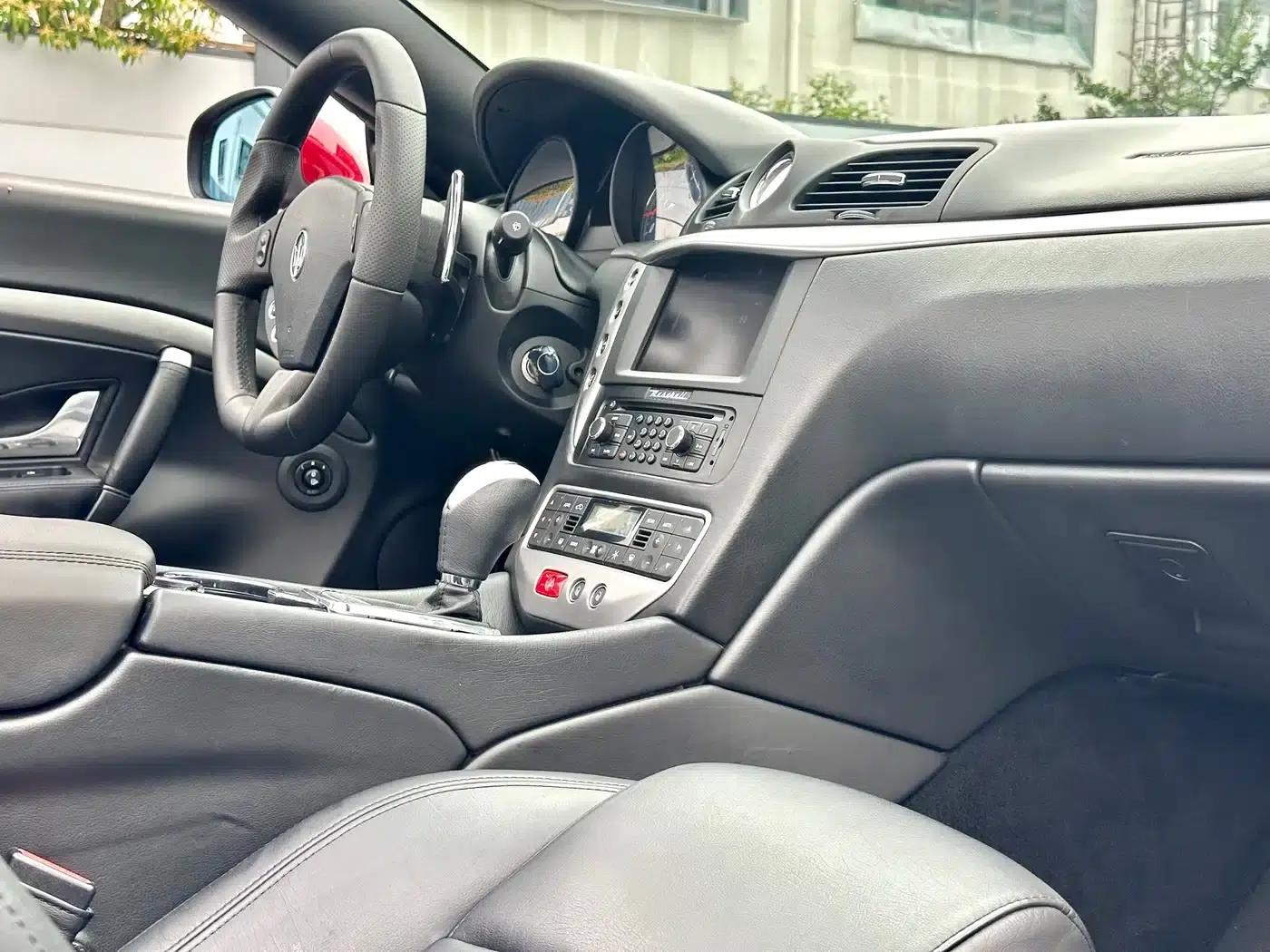 2012 GranCabrio 4.7L Sport — миниатюра 13