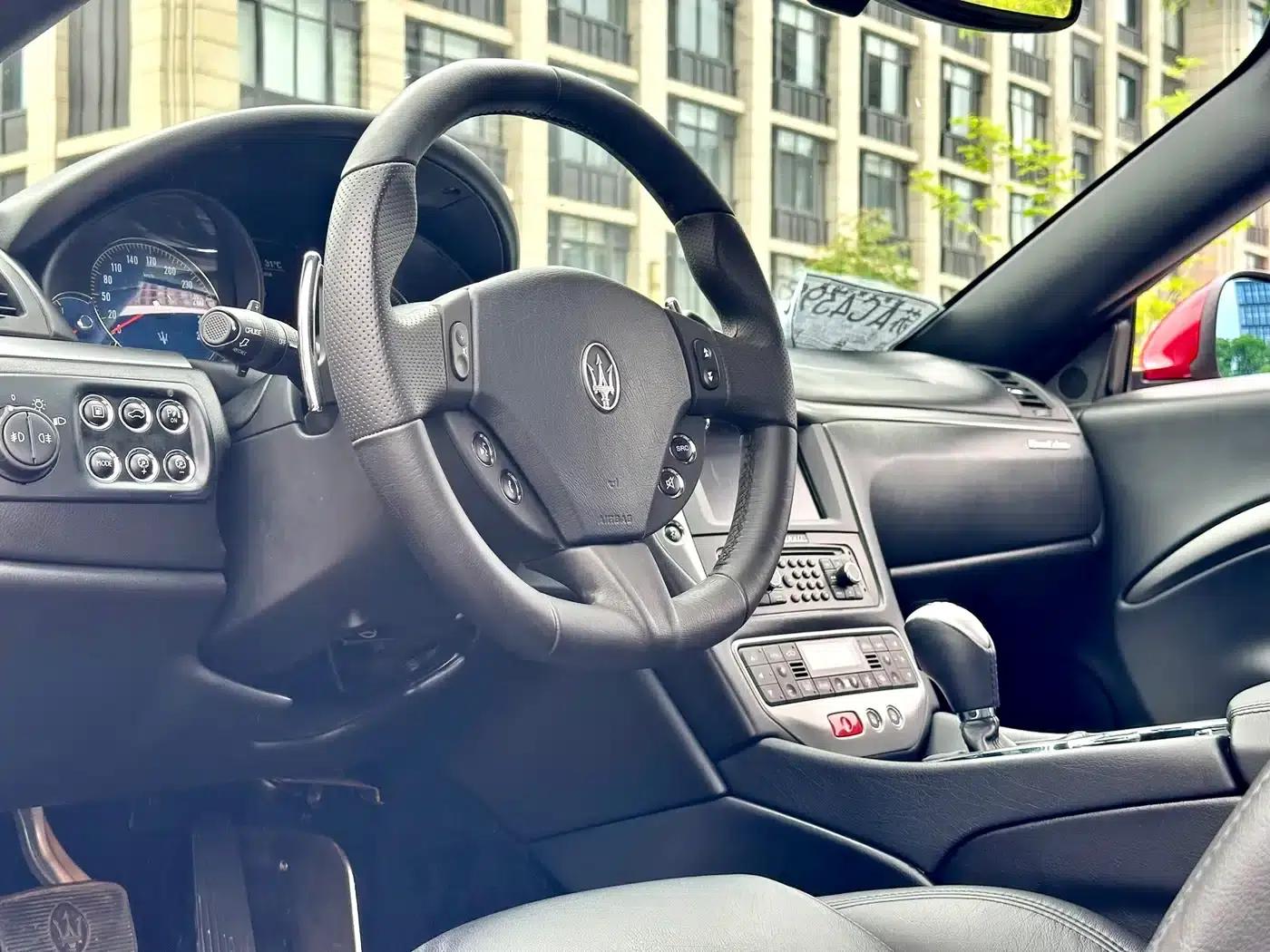 2012 GranCabrio 4.7L Sport — миниатюра 4