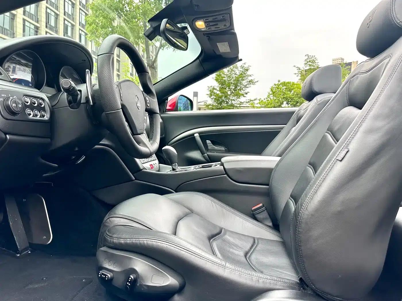2012 GranCabrio 4.7L Sport — миниатюра 8