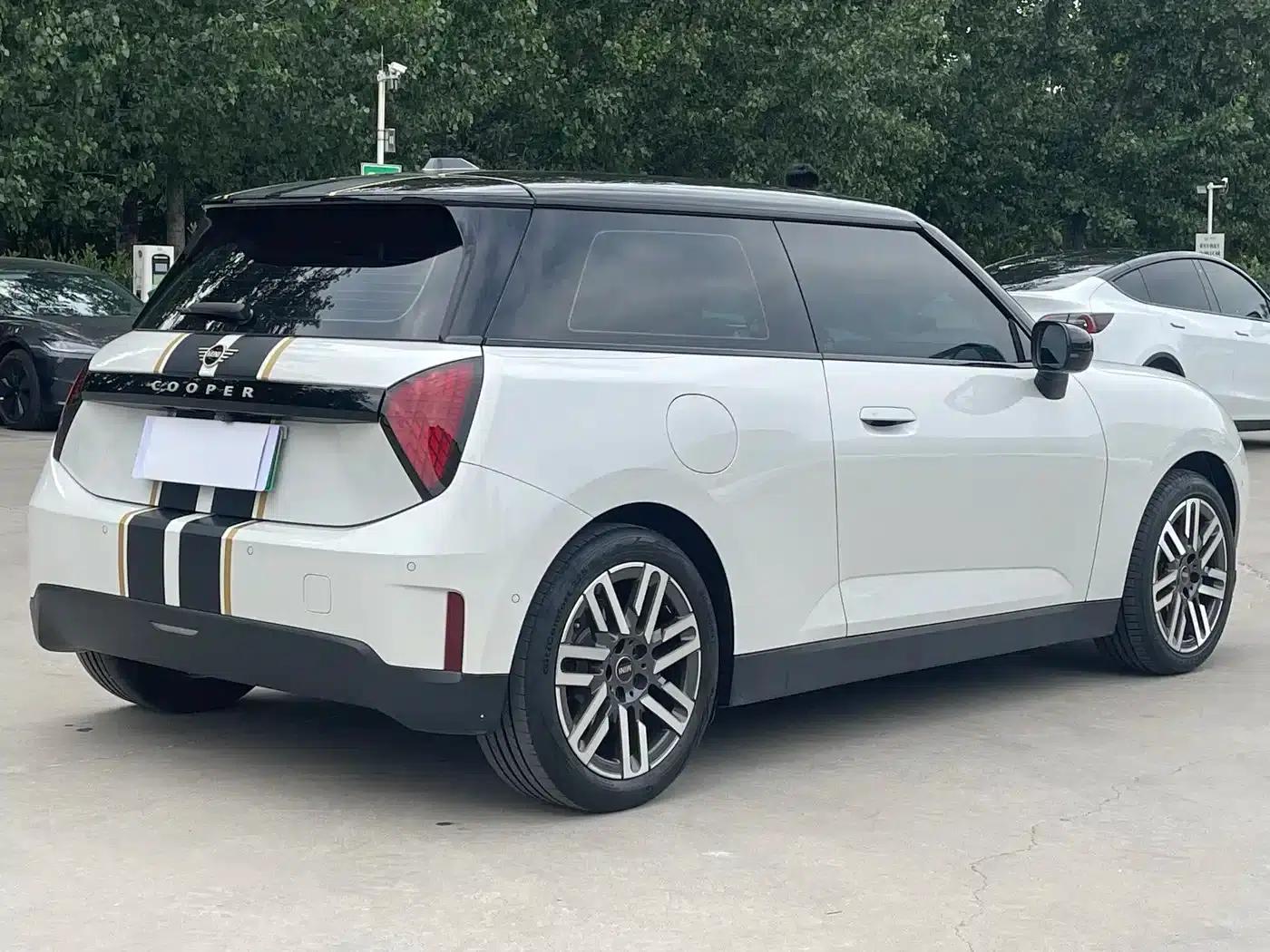 2024 Electric MINI Cooper (456km/h) - Classic Style — миниатюра 4