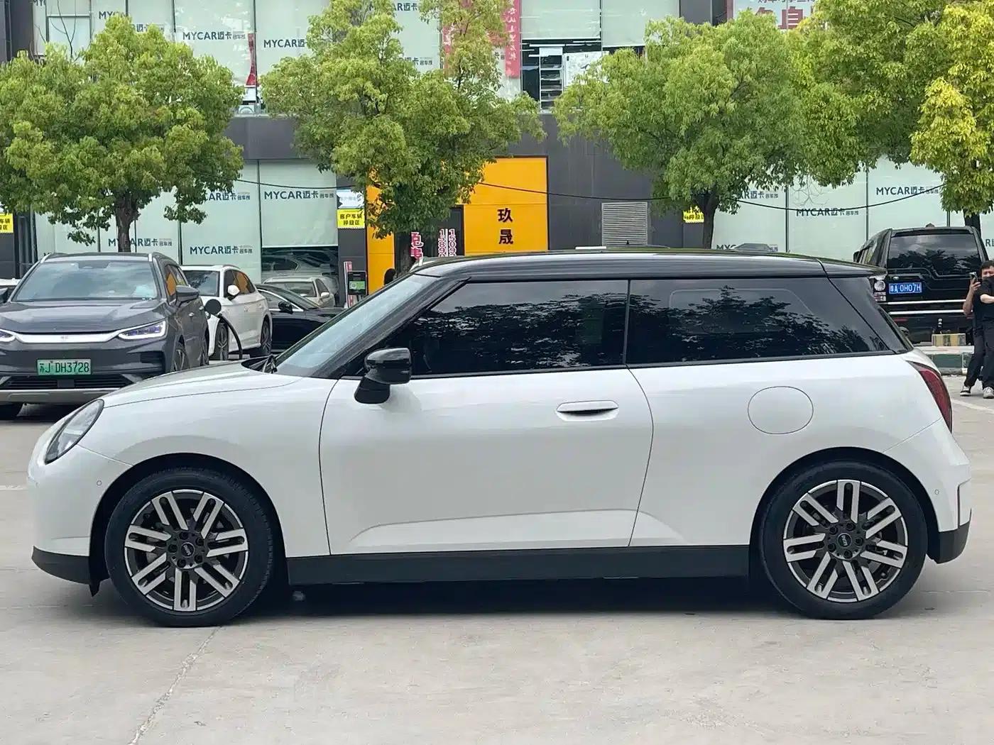 2024 Electric MINI Cooper (456km/h) - Classic Style — миниатюра 7