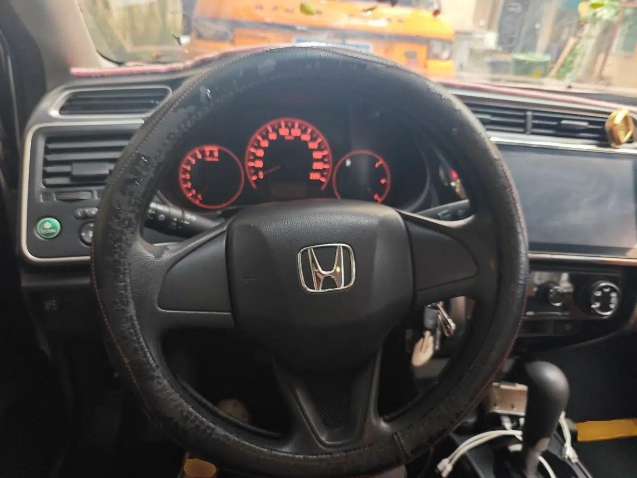 Honda Greiz 2016 1.5L CVT Classic Edition — миниатюра 10