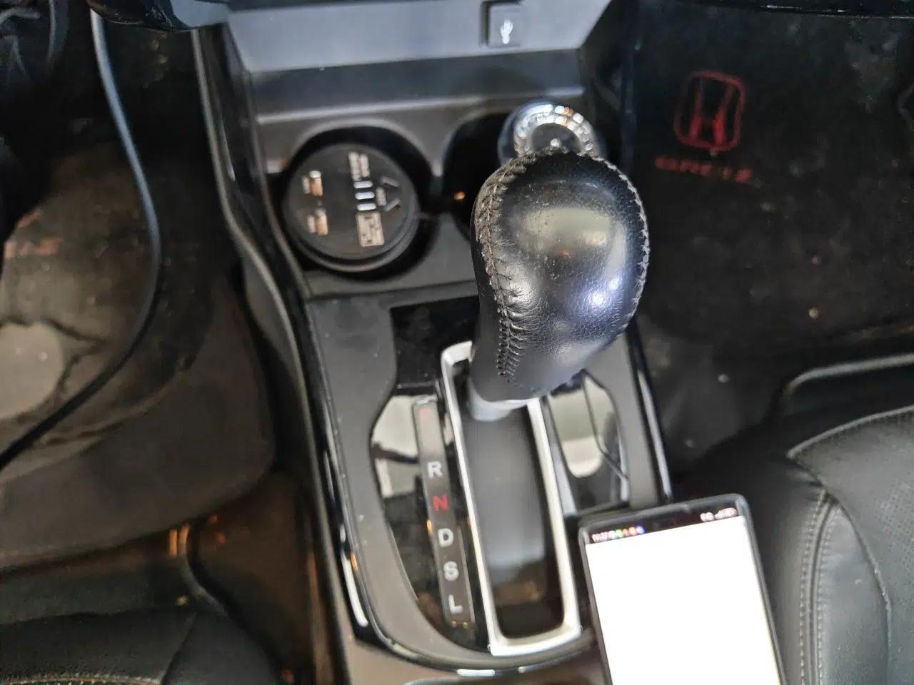 Honda Greiz 2016 1.5L CVT Luxury Edition — миниатюра 14