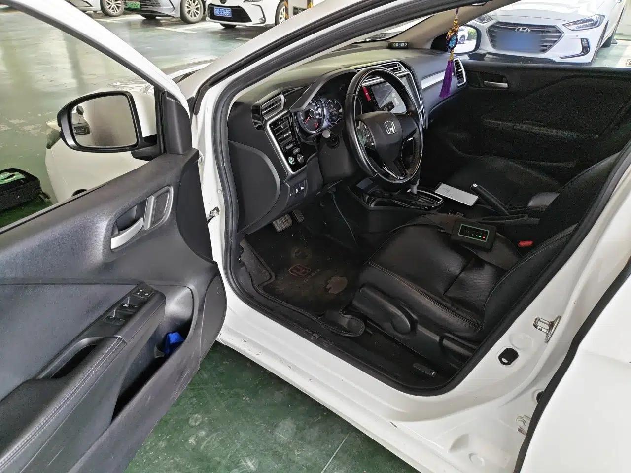 Honda Greiz 2016 1.5L CVT Luxury Edition — миниатюра 16