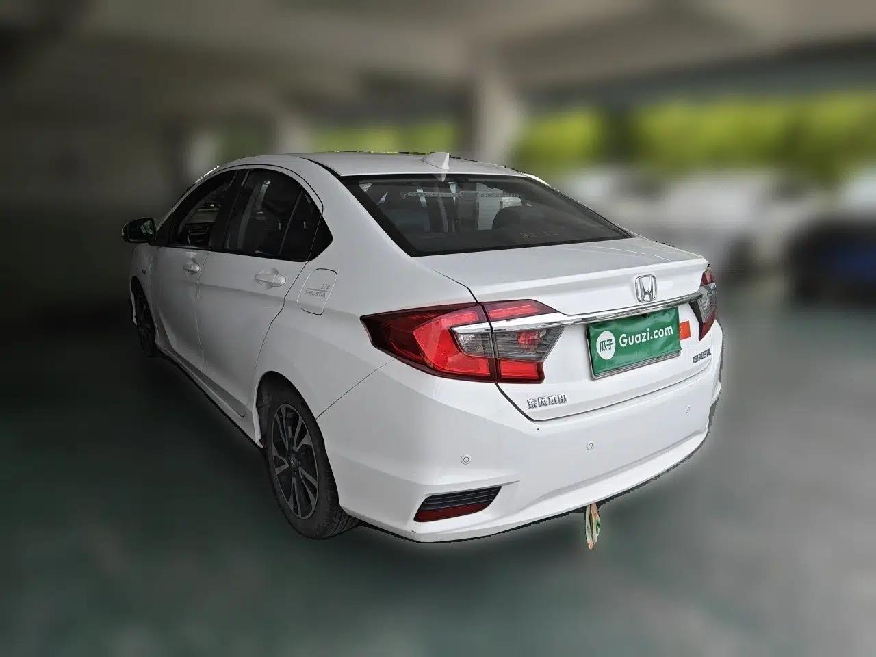 Honda Greiz 2016 1.5L CVT Luxury Edition — миниатюра 4
