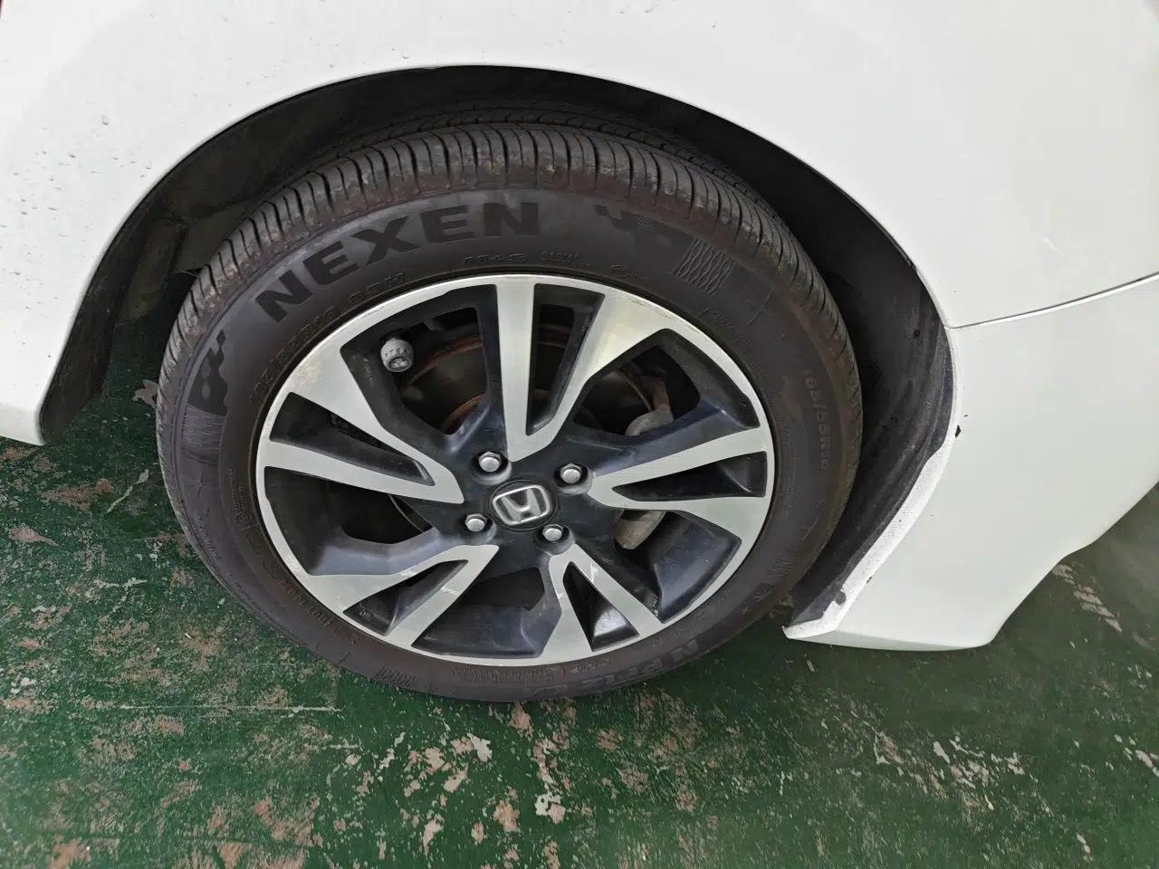 Honda Greiz 2016 1.5L CVT Luxury Edition — миниатюра 8