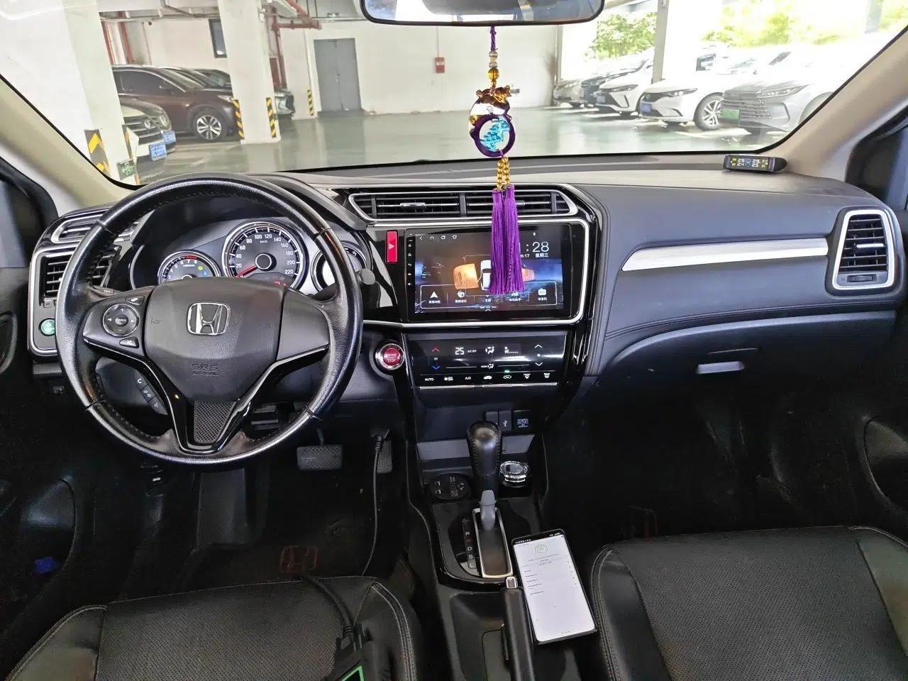 Honda Greiz 2016 1.5L CVT Luxury Edition — миниатюра 9