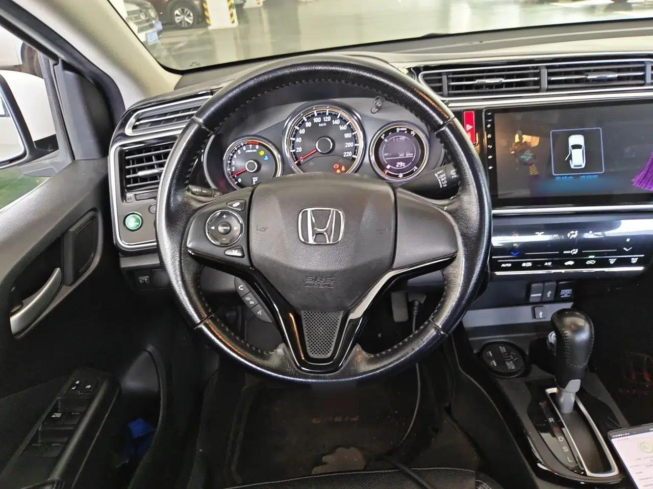 Honda Greiz 2016 1.5L CVT Luxury Edition — миниатюра 10