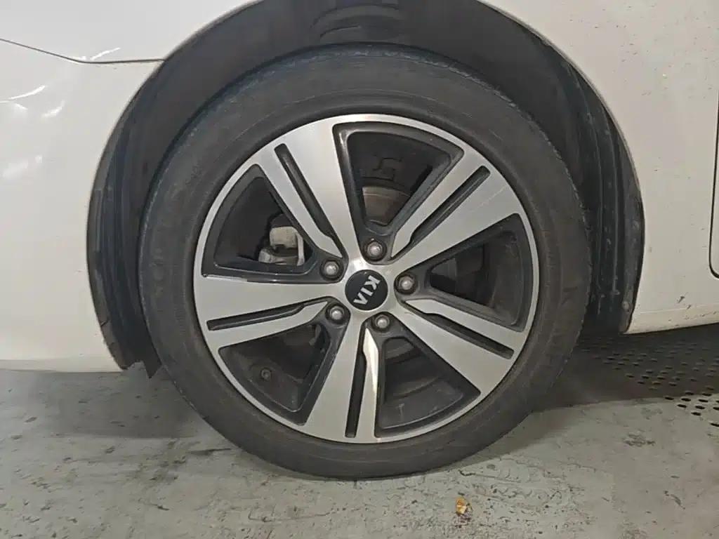 K5 2019 1.8L Automatic GLS — миниатюра 23
