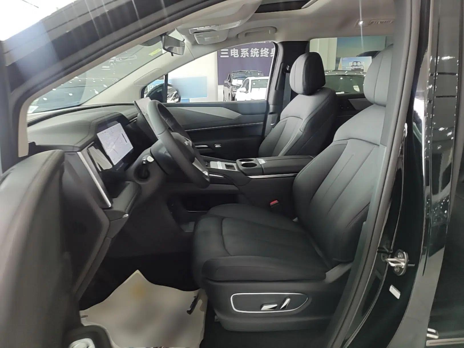 BYD M9 2025 1060 Navigation Edition — миниатюра 17