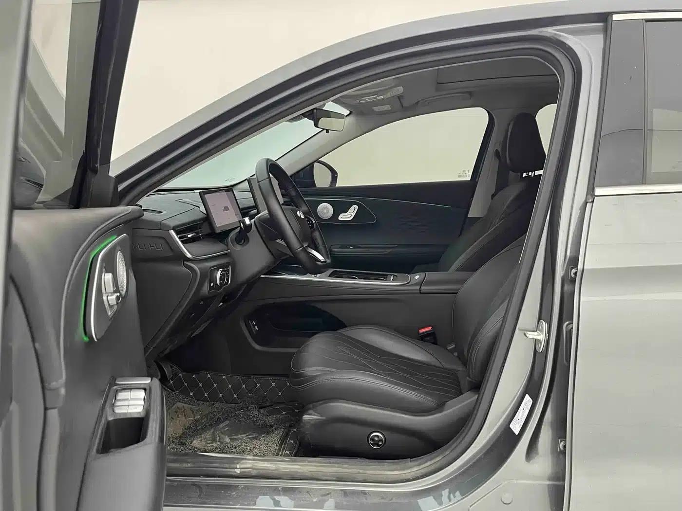 Fengyun A8L 2025 1.5TGDI 145km Luxury Edition — миниатюра 2