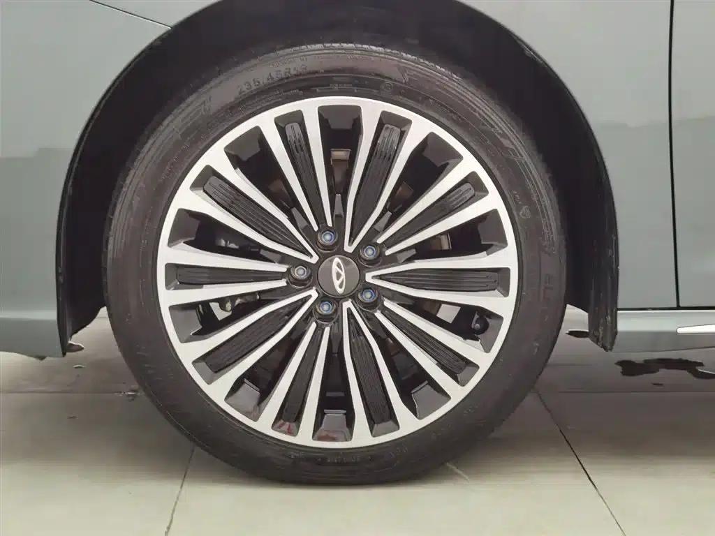 Fengyun A8L 2025 1.5TGDI 145km Luxury Edition — миниатюра 17