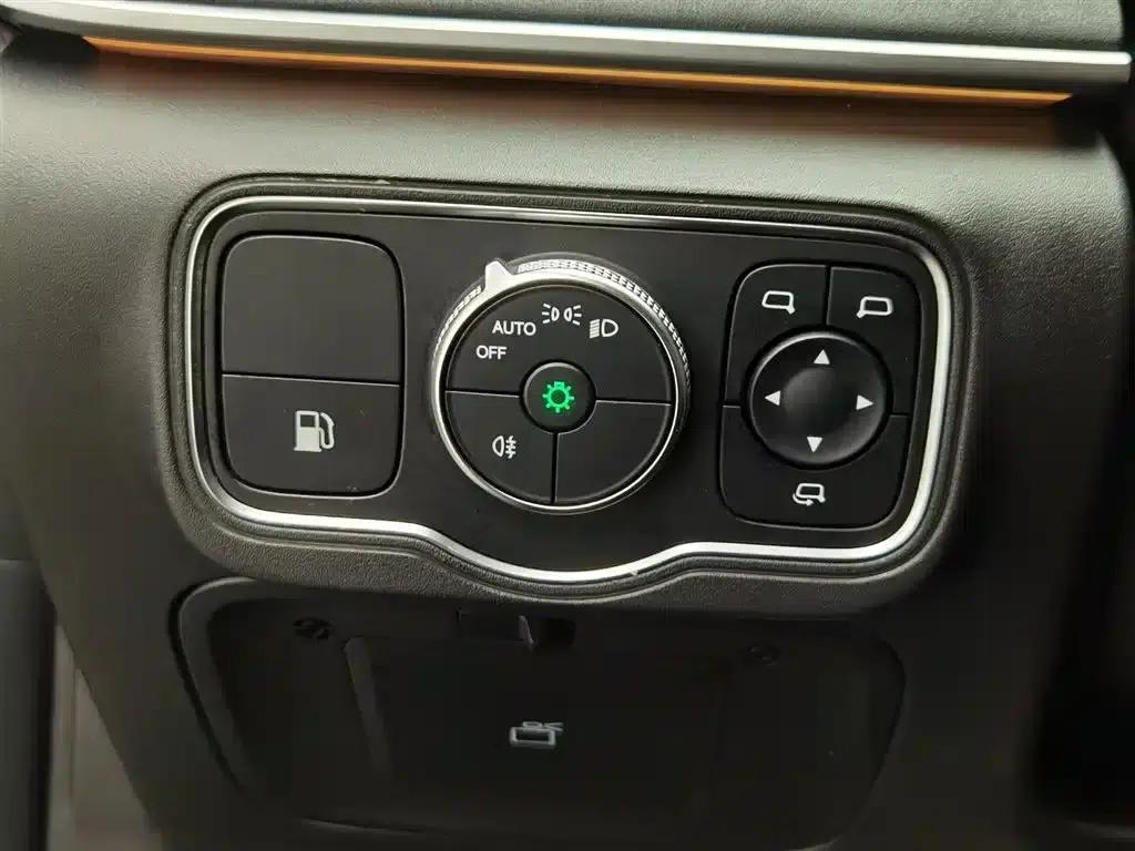 Fengyun A8L 2025 1.5TGDI 145km Luxury Edition — миниатюра 21