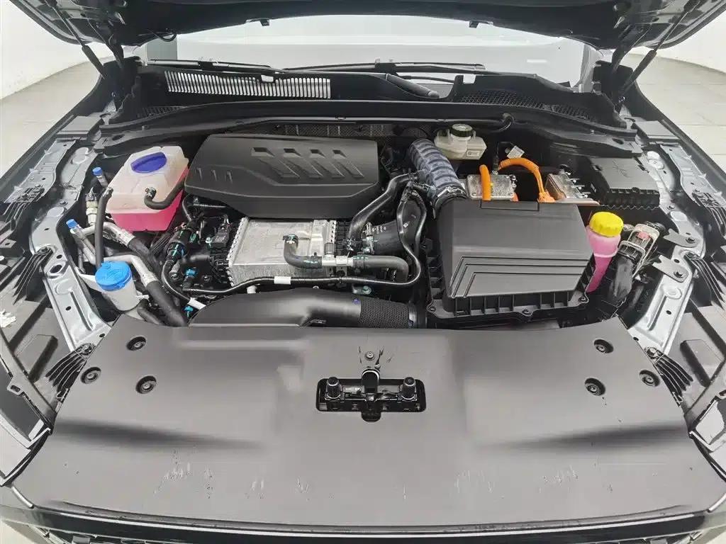 Fengyun A8L 2025 1.5TGDI 145km Luxury Edition — миниатюра 6