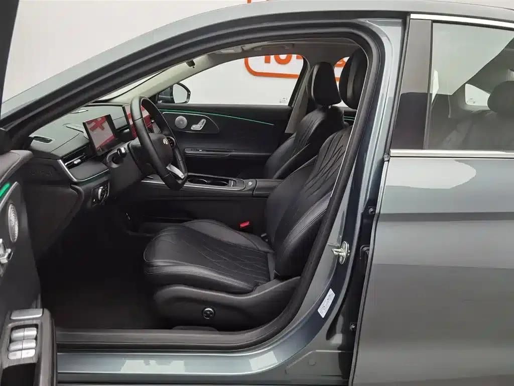 Fengyun A8L 2025 1.5TGDI 145km Luxury Edition — миниатюра 10
