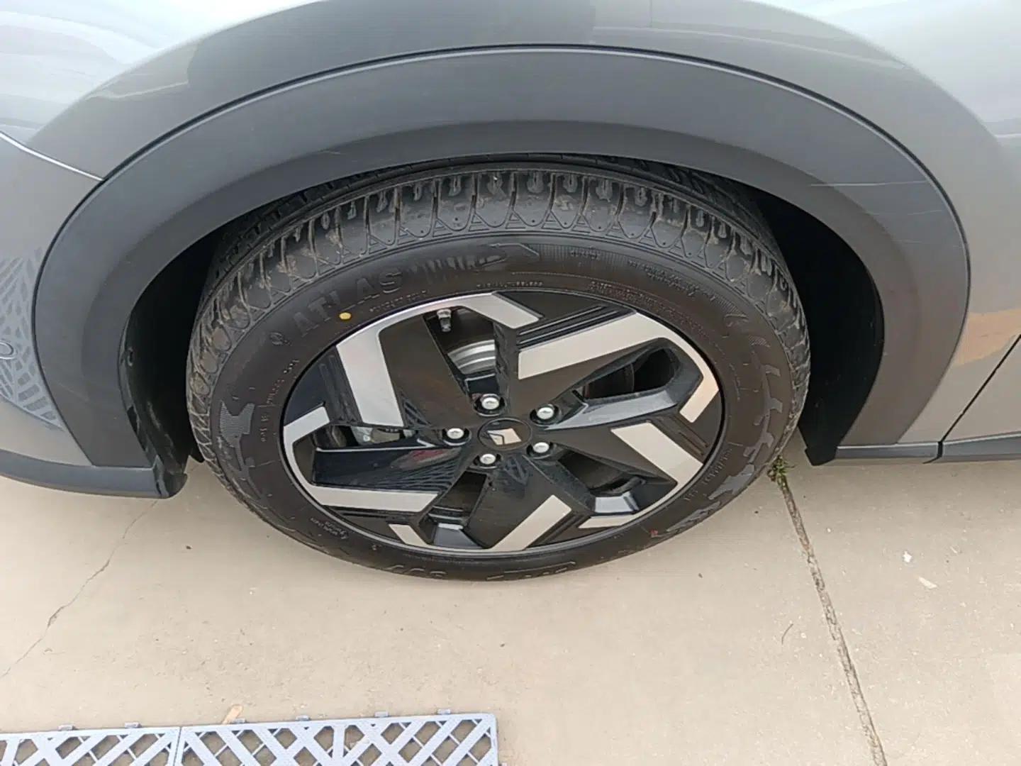 Baojun Yunhai 2024 140km Plug-in Hybrid Version — миниатюра 10