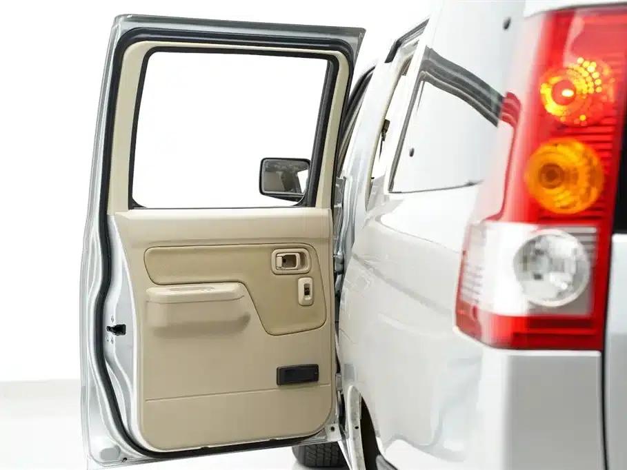 2013 Nissan ZN Van 2.4L 2WD Luxury 5-Seater — миниатюра 15