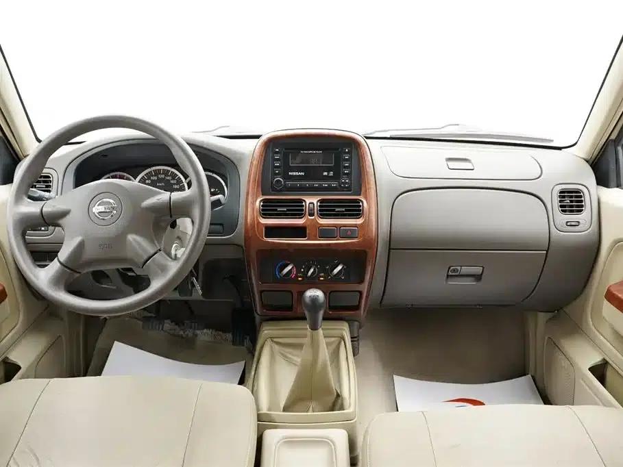 2013 Nissan ZN Van 2.4L 2WD Luxury 5-Seater — миниатюра 16