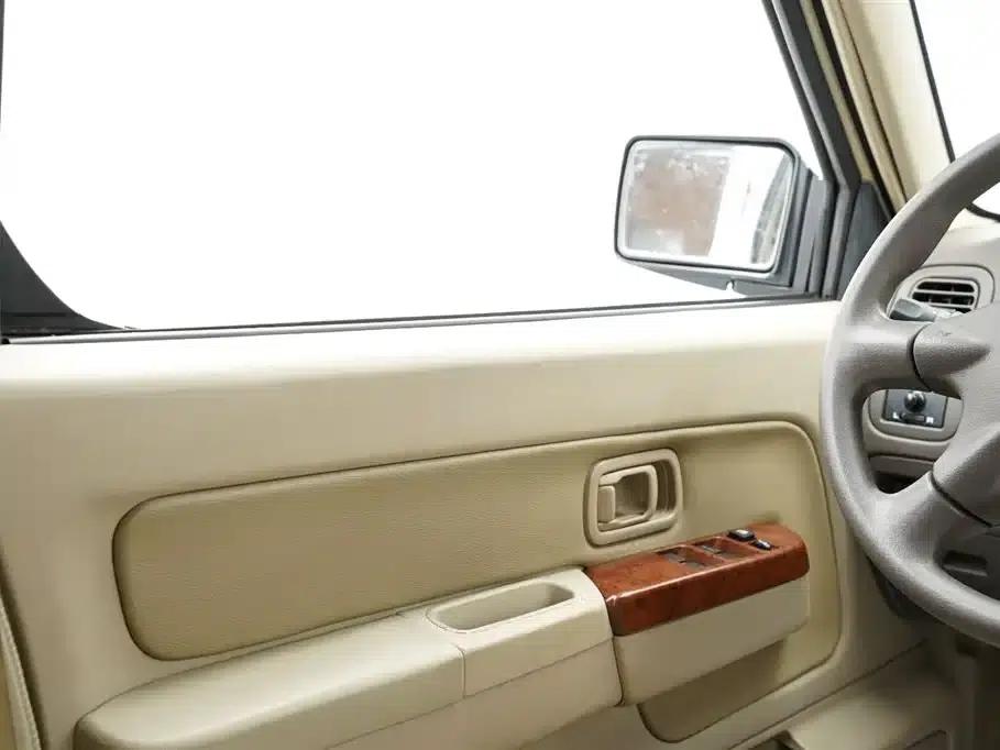 2013 Nissan ZN Van 2.4L 2WD Luxury 5-Seater — миниатюра 17