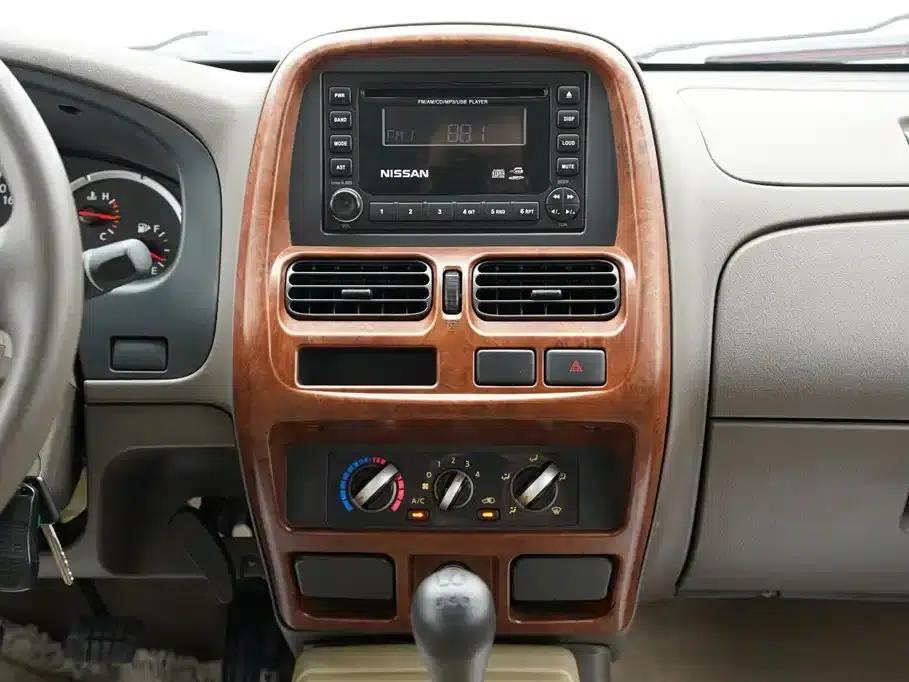 2013 Nissan ZN Van 2.4L 2WD Luxury 5-Seater — миниатюра 21