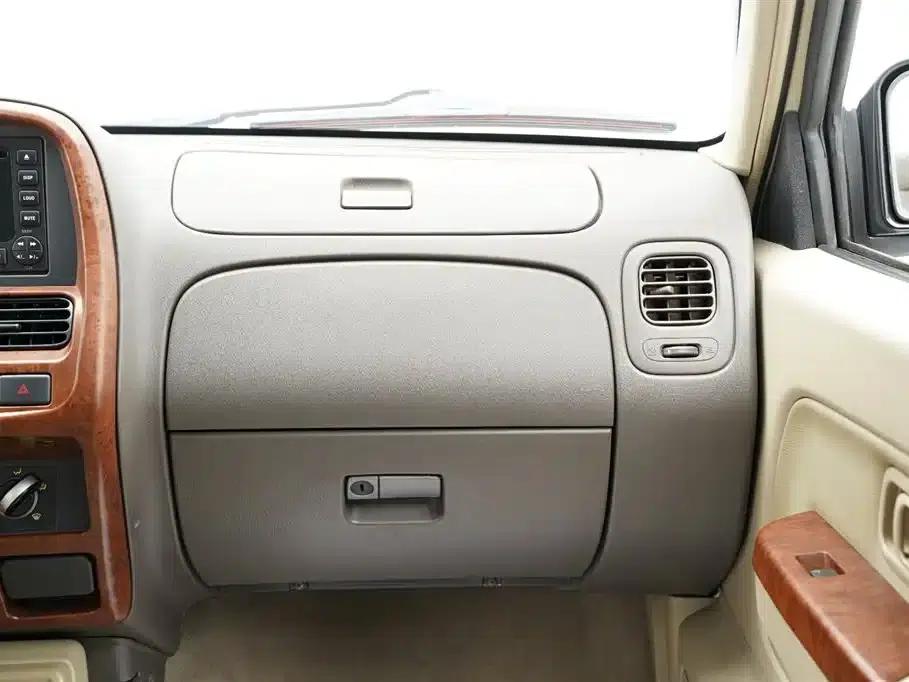 2013 Nissan ZN Van 2.4L 2WD Luxury 5-Seater — миниатюра 22