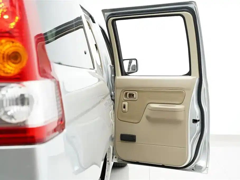 2013 Nissan ZN Van 2.4L 2WD Luxury 5-Seater — миниатюра 29