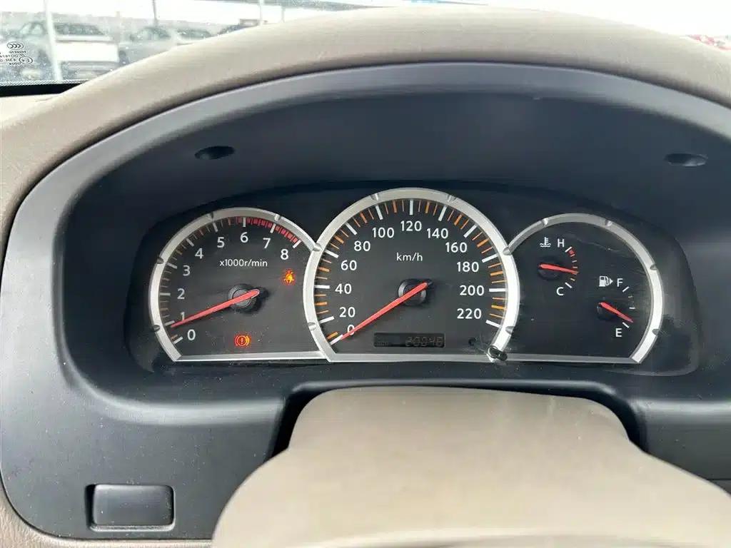 2013 Nissan ZN Van 2.4L 2WD Luxury 5-Seater — миниатюра 36
