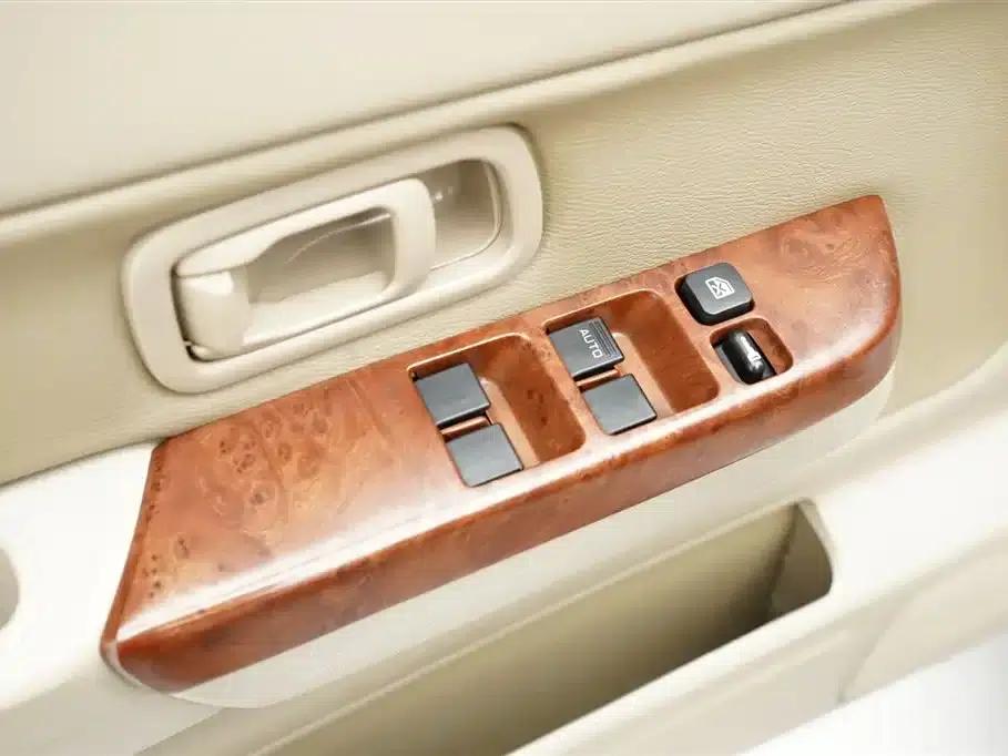 2013 Nissan ZN Van 2.4L 2WD Luxury 5-Seater — миниатюра 9